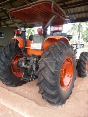 รถไถพร้อมอุปกรณ์