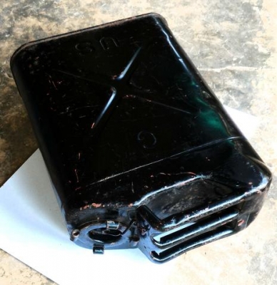 ถังน้ำมัน G ของ US แท้ เก่าสวยยังใช้งานได้ดี มีรหัสรุ่นใต้ถังครบๆ สะสมไว้โชว์เท่ๆ ถังน้ำมัน G ของ US แท้ เก่าสวยยังใช้งานได้ดี มีรหัสรุ่นใต้ถังครบๆ สะสมไว้โชว์เท่ๆ