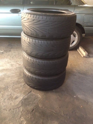 ขายยางtoyo t1r japan 215 45 17 ปี13 จำนวน4เส้น สภาพ ดอกหนา85\%ไม่บวม มีปะยัดไหม1เส้น ไม่มีแตกลายงา1คู่ อีก1คู่  สภาพดดอกหนา75\% ดอกกินข้าง  มีปะยัดไหม1เส้น ไม่มีแตกลายงาสภาพพอใด้  ขายเหมา4เส้นราคา2000บาท รับประกันยางทุกเส้นยินดีคืนเงิน โทร0924462525โส กทม