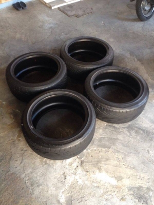 ขายยางtoyo t1r japan 215 45 17 ปี13 จำนวน4เส้น สภาพ ดอกหนา85\%ไม่บวม มีปะยัดไหม1เส้น ไม่มีแตกลายงา1คู่ อีก1คู่  สภาพดดอกหนา75\% ดอกกินข้าง  มีปะยัดไหม1เส้น ไม่มีแตกลายงาสภาพพอใด้  ขายเหมา4เส้นราคา2000บาท รับประกันยางทุกเส้นยินดีคืนเงิน โทร0924462525โส กทม