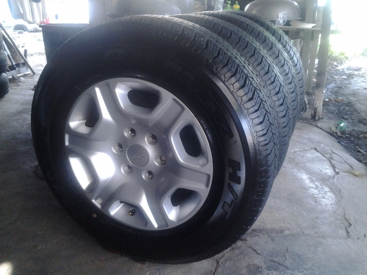 ล้อแม็กป้ายแดง Ford Ranger MC ขอบ 17 พร้อมยางตุ่มสีเส้นครบ