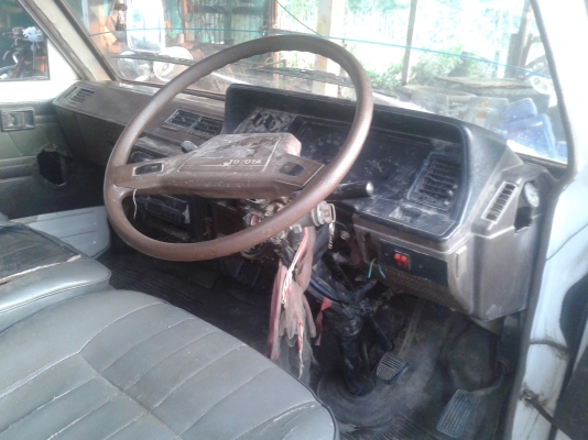 TOYOTA เครื่อง 2L พวงมาลัยเพาเวอร์ แชชซีสวย พร้อมโอน