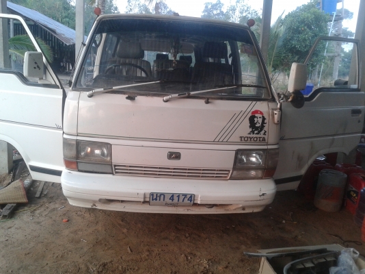 TOYOTA เครื่อง 2L พวงมาลัยเพาเวอร์ แชชซีสวย พร้อมโอน