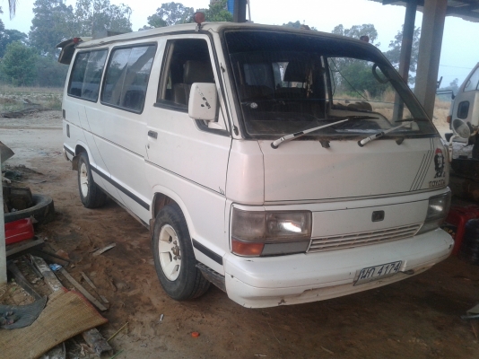 TOYOTA เครื่อง 2L พวงมาลัยเพาเวอร์ แชชซีสวย พร้อมโอน