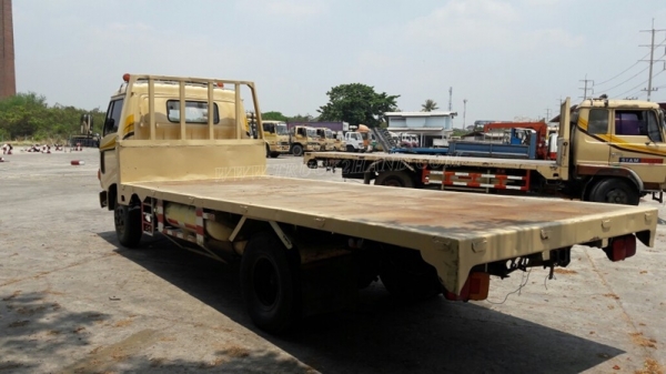 รถ 6ล้อ พื้นเรียบ HINO FC ขนาด 120 แรงม้า