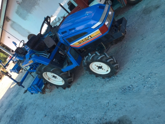 ขายรถไถนั่งขับ ขับเคลื่อน 4ล้อเก่าญี่ปุ่นยี่ห้อ iseki (4wd)รุ่นtu155 รุ่นใหม่ พร้อมโรตารี่(จอบหมุน)ขนาด15.5แรงม้าสภาพสวยมากๆใช้มา1000กว่าชั่วโมง