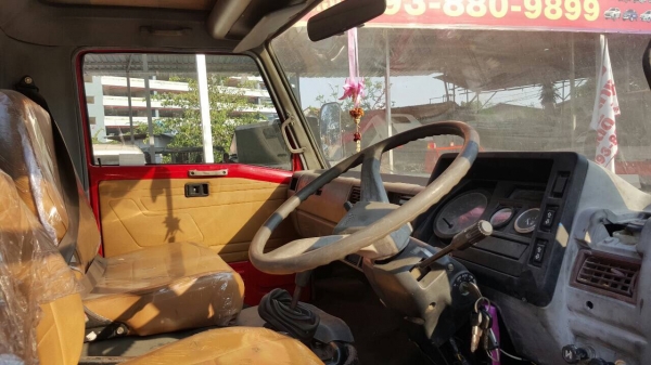 ขายถูกรถบรรทุก6ล้อHino  พร้อมใช้งานเครื่องดีเซลฟิตใหม่ขับสบายมากเอกสารครบพร้อมโอน