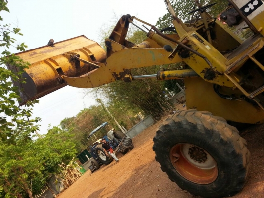 ขายรถตักล้อยาง KOMATSU 510 กรองคู่ ซีเรียล 13505 ไม่มีเอกสาร ราคา 480000