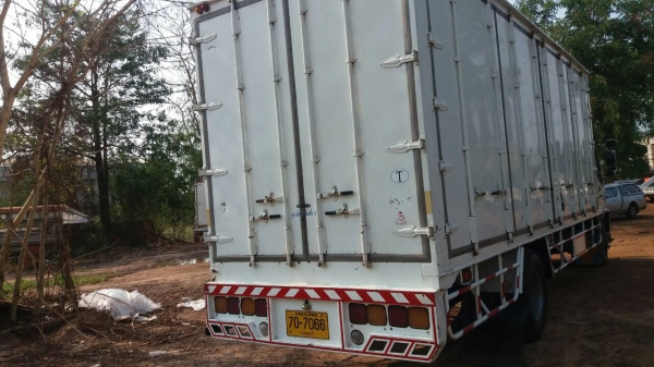 ขายด่วน รถบรรทุก 6 ล้อ ตู้แห้งสิบบาน ISUZU DECA