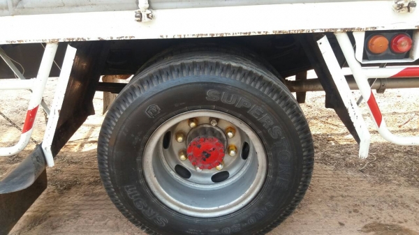 ขายด่วน รถบรรทุก 6 ล้อ ตู้แห้งสิบบาน ISUZU DECA