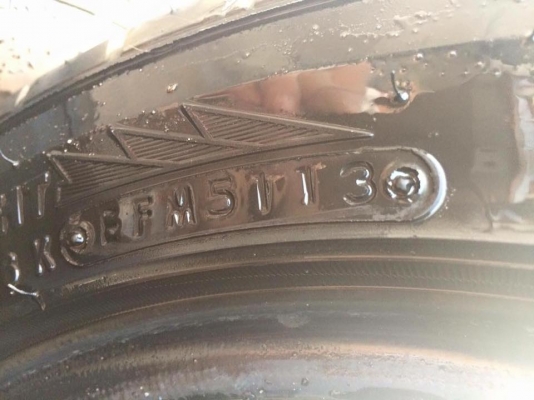 ขายยาง TOYO R1R 195-50-15 ปี13 ดอกหนา สภาพสวยมาก พร้อมซิ่ง ไม่ปะไม่กินข้าง ชุดละ 13,500 บาท