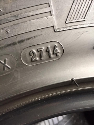 ขายยาง MICHELIN VANPIX 205-70-15 ปี14 ดอกหนา ไม่มีปะ ชุดละ 4,800 บาท
