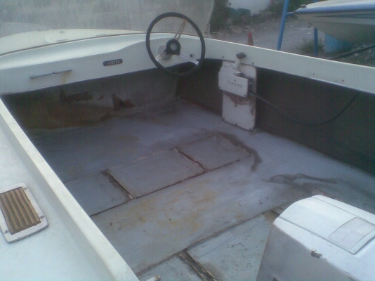 ขายเรือเปล่า 15 ฟุต ตามสภาพ ต้องซ่อมค่ะ