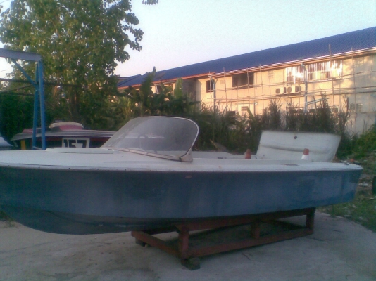 ขายเรือเปล่า 15 ฟุต ตามสภาพ ต้องซ่อมค่ะ