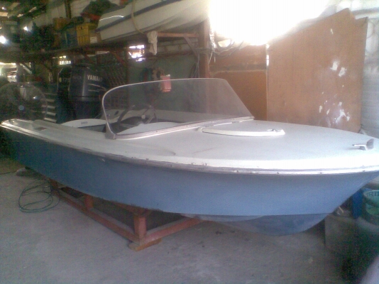 ขายเรือเปล่า 15 ฟุต ตามสภาพ ต้องซ่อมค่ะ