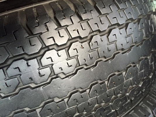 ขายยาง BRIDGESTONE DUELER H/T 255-70-15 ปี13 ดอกหนา เอาไปใช้กันยาวๆ คู่ละ 2,800 บาท