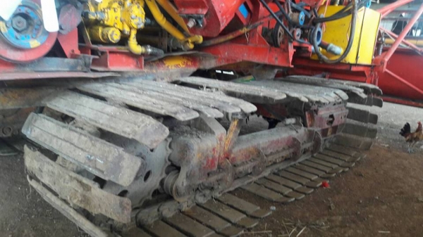 รถเกี่ยว เกษตรอุ้ม ปรับระดับ ช่วงล่าง10โซ่เต็ม เครื่องHO7D ปั้มเบอร์ 22 รถเกี่ยว เกษตรอุ้ม ปรับระดับ ช่วงล่าง10โซ่เต็ม เครื่องHO7D ปั้มเบอร์ 22