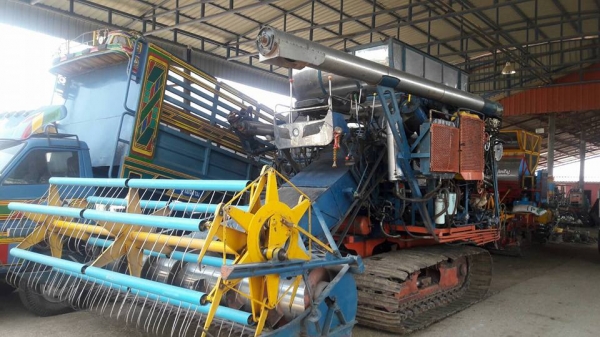 รถเกี่ยว ศรีเจริญ อุ้ม ท่อปรับระดับ ช่วงล่าง 12HT  เครื่อง6BGเทอร์โบ