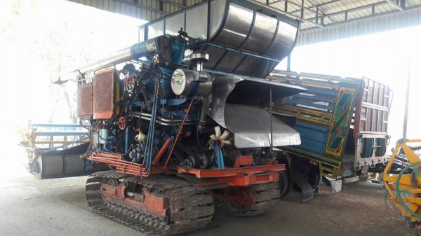 รถเกี่ยว ศรีเจริญ อุ้ม ท่อปรับระดับ ช่วงล่าง 12HT เครื่อง6BGเทอร์โบ รถเกี่ยว ศรีเจริญ อุ้ม ท่อปรับระดับ ช่วงล่าง 12HT เครื่อง6BGเทอร์โบ