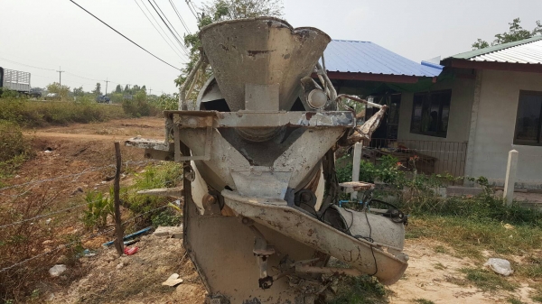 ขาย โม่ปูน 2 คิว สภาพและอุปกรณ์มีตามรูป ชุดปั้มถอดไปใส่คันอื่นแล้วครับ ราคาต่อรองได้