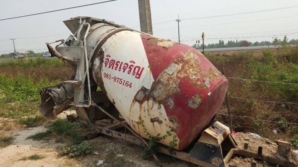 ขาย โม่ปูน 2 คิว สภาพและอุปกรณ์มีตามรูป ชุดปั้มถอดไปใส่คันอื่นแล้วครับ ราคาต่อรองได้