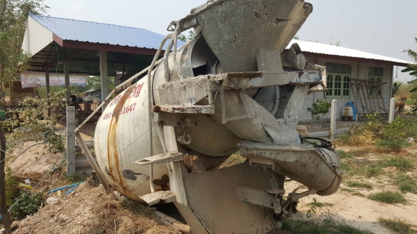 ขาย โม่ปูน 2 คิว สภาพและอุปกรณ์มีตามรูป ชุดปั้มถอดไปใส่คันอื่นแล้วครับ ราคาต่อรองได้