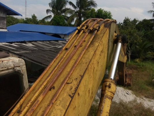 ขายรถแบคโฮ KOMATSU PC200-5 คอลโทรลสั้น ราคา 550000