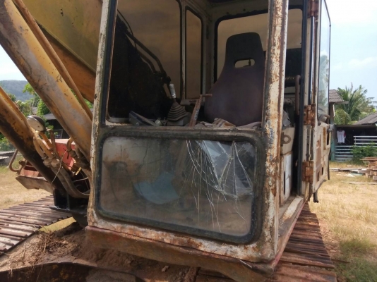 ขายรถแบคโฮ KOMATSU PC200-5 คอลโทรลสั้น ราคา 550000