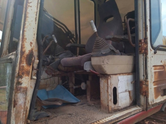 ขายรถแบคโฮ KOMATSU PC200-5 คอลโทรลสั้น ราคา 550000