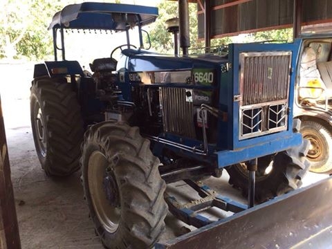 ขายรถไถ ฟร์อด2เพลา 6640 เล่มทะเบียน อุปกรณ์ใบดันหน้า ผาน7สภาพพร้อมใช้งาน เดิมสวยพร้อมลุยงาน