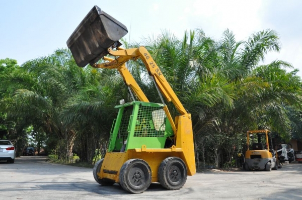 ขายรถตัก BOBCAT 753 ดีเซล ขับ4ล้อ สวยเดิมจากญี่ปุ่น ยังไม่เคยใช้ในไทย 135,000เท่านั้น!!