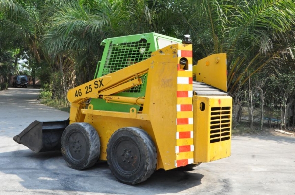 ขายรถตัก BOBCAT 753 ดีเซล ขับ4ล้อ สวยเดิมจากญี่ปุ่น ยังไม่เคยใช้ในไทย 135,000เท่านั้น!!