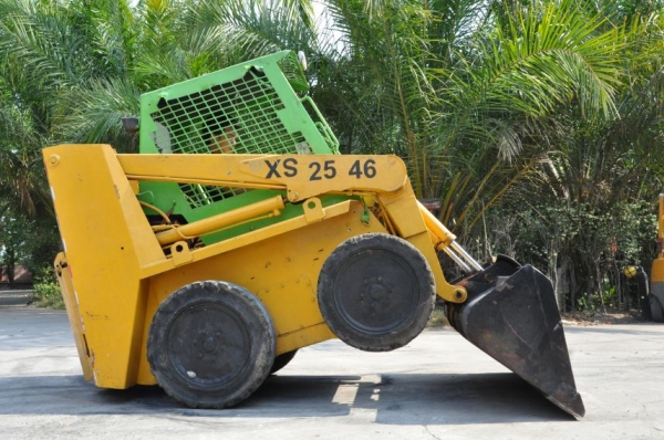 ขายรถตัก BOBCAT 753 ดีเซล ขับ4ล้อ สวยเดิมจากญี่ปุ่น ยังไม่เคยใช้ในไทย 135,000เท่านั้น!!