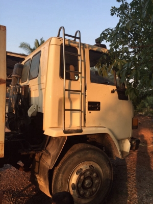 ขายรถ10ล้อท้ายลาด ISUZU 358484 เครื่องEM 100 220แรงม้า สนใจโทร 081-970-1072