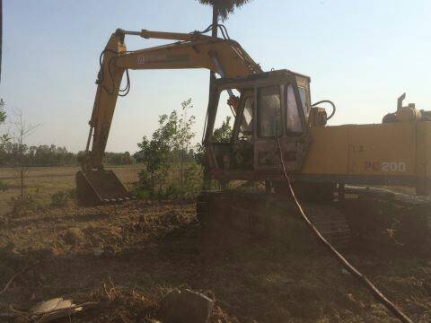 ขายKOMATSU PC200-2 ติดหัวเจาะยี้ห้อ GB สภาพสวยพร้อมใช้ ติดต่อ คุณ อ๊อฟ พิจิตร 086-737-9991 ขายKOMATSU PC200-2 ติดหัวเจาะยี้ห้อ GB สภาพสวยพร้อมใช้ ติดต่อ คุณ อ๊อฟ พิจิตร 086-737-9991