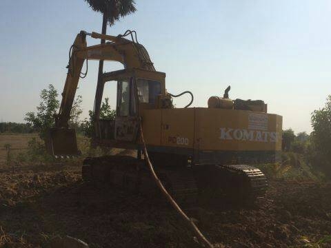 ขายKOMATSU PC200-2 ติดหัวเจาะยี้ห้อ GB สภาพสวยพร้อมใช้ ติดต่อ คุณ อ๊อฟ พิจิตร 086-737-9991 ขายKOMATSU PC200-2 ติดหัวเจาะยี้ห้อ GB สภาพสวยพร้อมใช้ ติดต่อ คุณ อ๊อฟ พิจิตร 086-737-9991