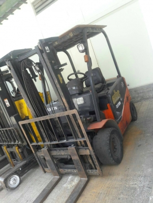 ขายด่วนครับ mhe รถฟอร์คลิฟต์ ไฟฟ้า 48 v. รถสวยพร้อมใช้ ขาย 2 คัน ครับ ราคานี้