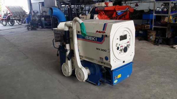 เครื่องสีข้าวกล้องเก่าญี่ปุ่น  ISEKI  รุ่น MX300  สภาพเครื่องสวย