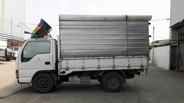 ขายด่วนรถ4ล้อกลางพร้อมใช้งาน