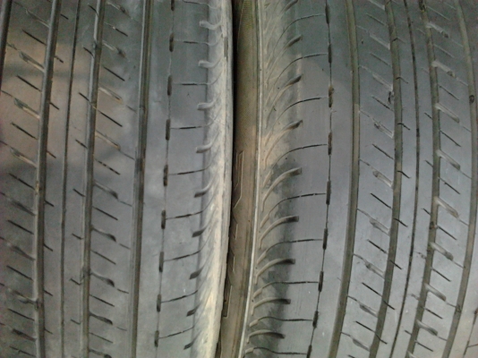 ขายยางบริสโตน 215/70/15 R611 ชุดละ 3800บาท มี2ชุด