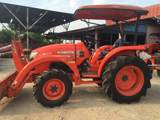 ขายรถไถคูโบต้า L3608(4WD)2เพลา ทำงาน 800 ชม. มีอุปกรณ์ครบชุด ราคา 298,000 บาท สนใจโทร 081-9136451 หรือ ขอดูรูปเพิ่มเติมทาง line:bow6451 ค่ะ