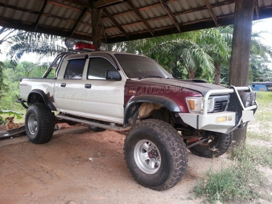 รถโฟวิล 4 ประตู ยี่ห้อ TOYOTA