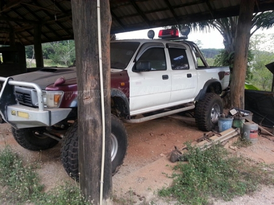 รถโฟวิล 4 ประตู ยี่ห้อ TOYOTA