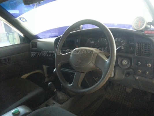 รถโฟวิล 4 ประตู ยี่ห้อ TOYOTA