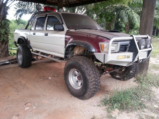 รถโฟวิล 4 ประตู ยี่ห้อ TOYOTA