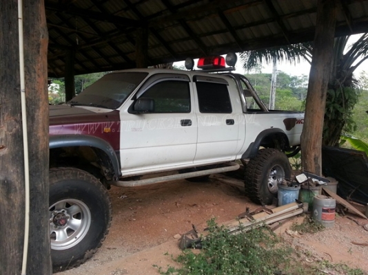 รถโฟวิล 4 ประตู ยี่ห้อ TOYOTA