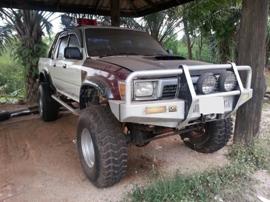 รถโฟวิล 4 ประตู ยี่ห้อ TOYOTA