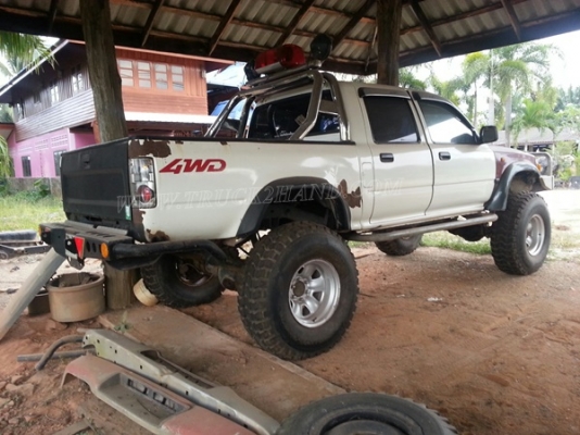 รถโฟวิล 4 ประตู ยี่ห้อ TOYOTA