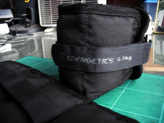 สายรัดข้อมือถ่วงน้ำหนัก ENERGETICS ขนาด 0.5 Kg.