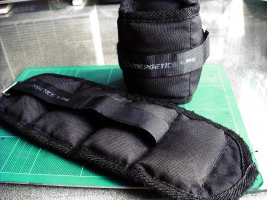 สายรัดข้อมือถ่วงน้ำหนัก ENERGETICS ขนาด 0.5 Kg.